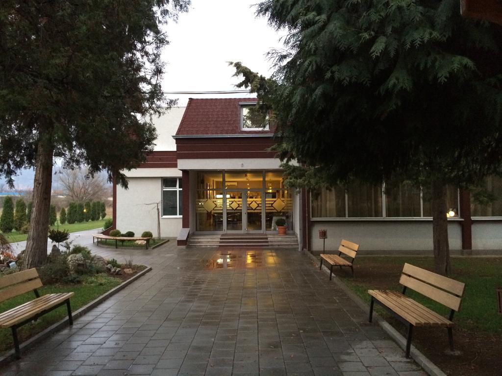 皮罗特Prenociste Gazela住宿加早餐旅馆 外观 照片